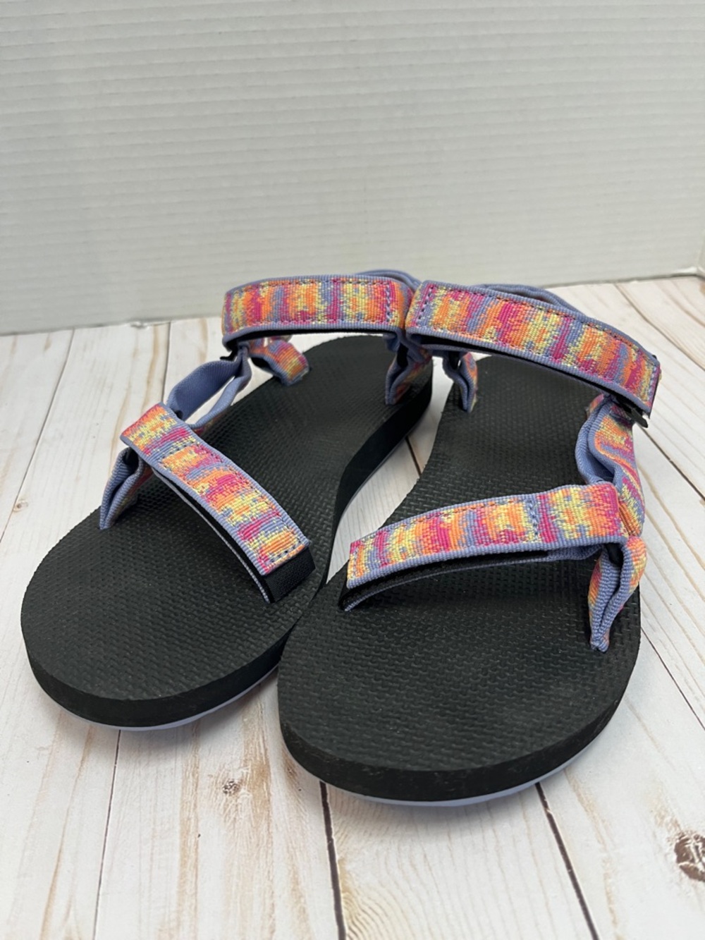 TEVA original universal sandals Adjustable Velcro straps.Very gently worn.Size 9